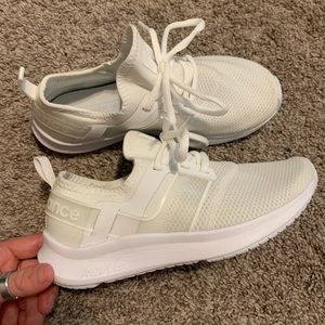 New Balance tennis shoes